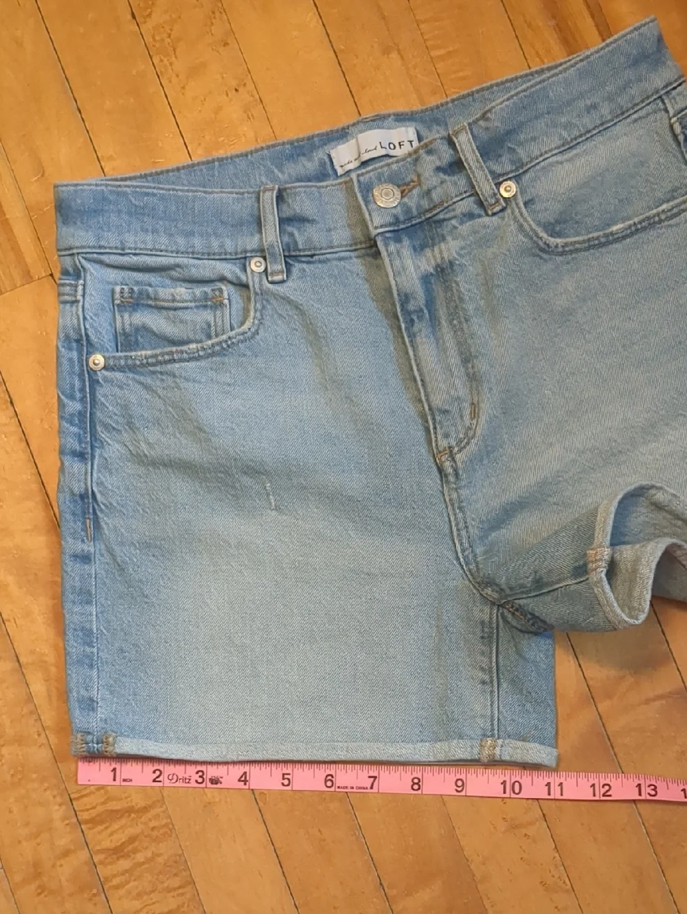 Loft Roll Cuff Light Wash Jean Shorts Size 2 - Picture 12 of 14